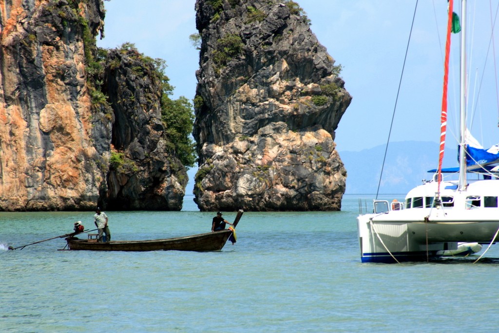 Rangers approach to collect park fees © Maggie Joyce http://marinerboating.com.au